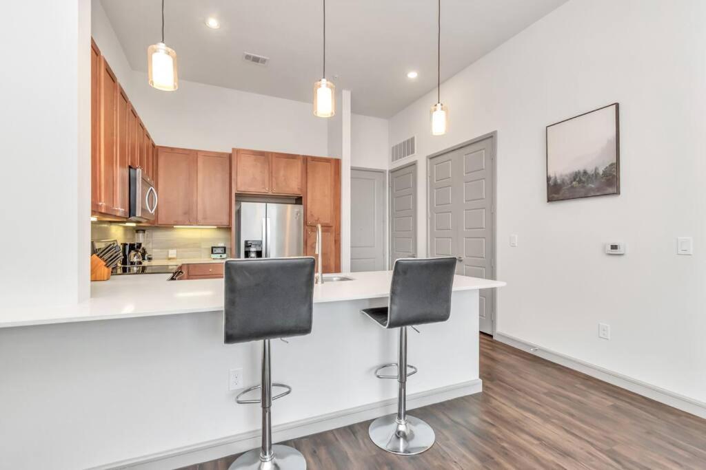 Penthouse Cool-Oasis-In-Houston-Rental Car Available-View-Great-Sleep Eksteriør bilde