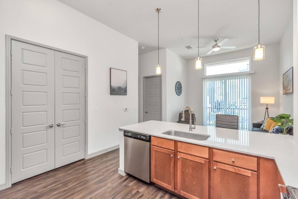 Penthouse Cool-Oasis-In-Houston-Rental Car Available-View-Great-Sleep Eksteriør bilde