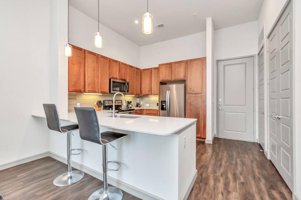 Penthouse Cool-Oasis-In-Houston-Rental Car Available-View-Great-Sleep Eksteriør bilde