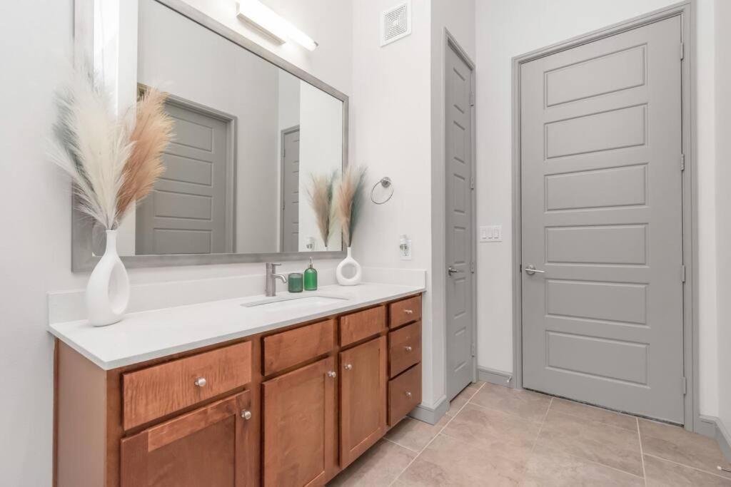 Penthouse Cool-Oasis-In-Houston-Rental Car Available-View-Great-Sleep Eksteriør bilde